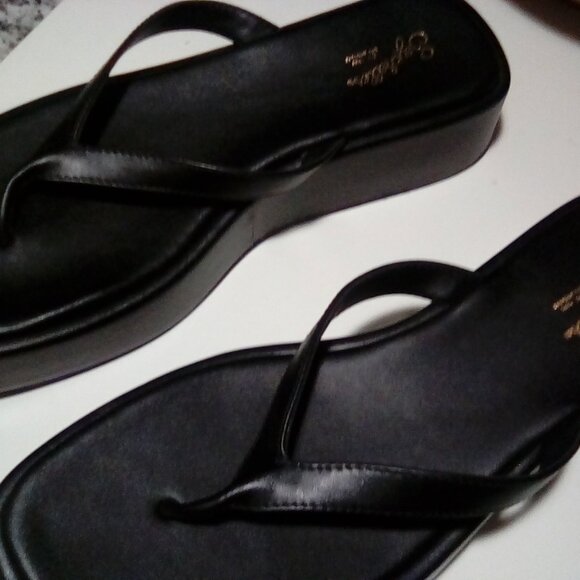 Seychelles Thung Sandals - Picture 1 of 7